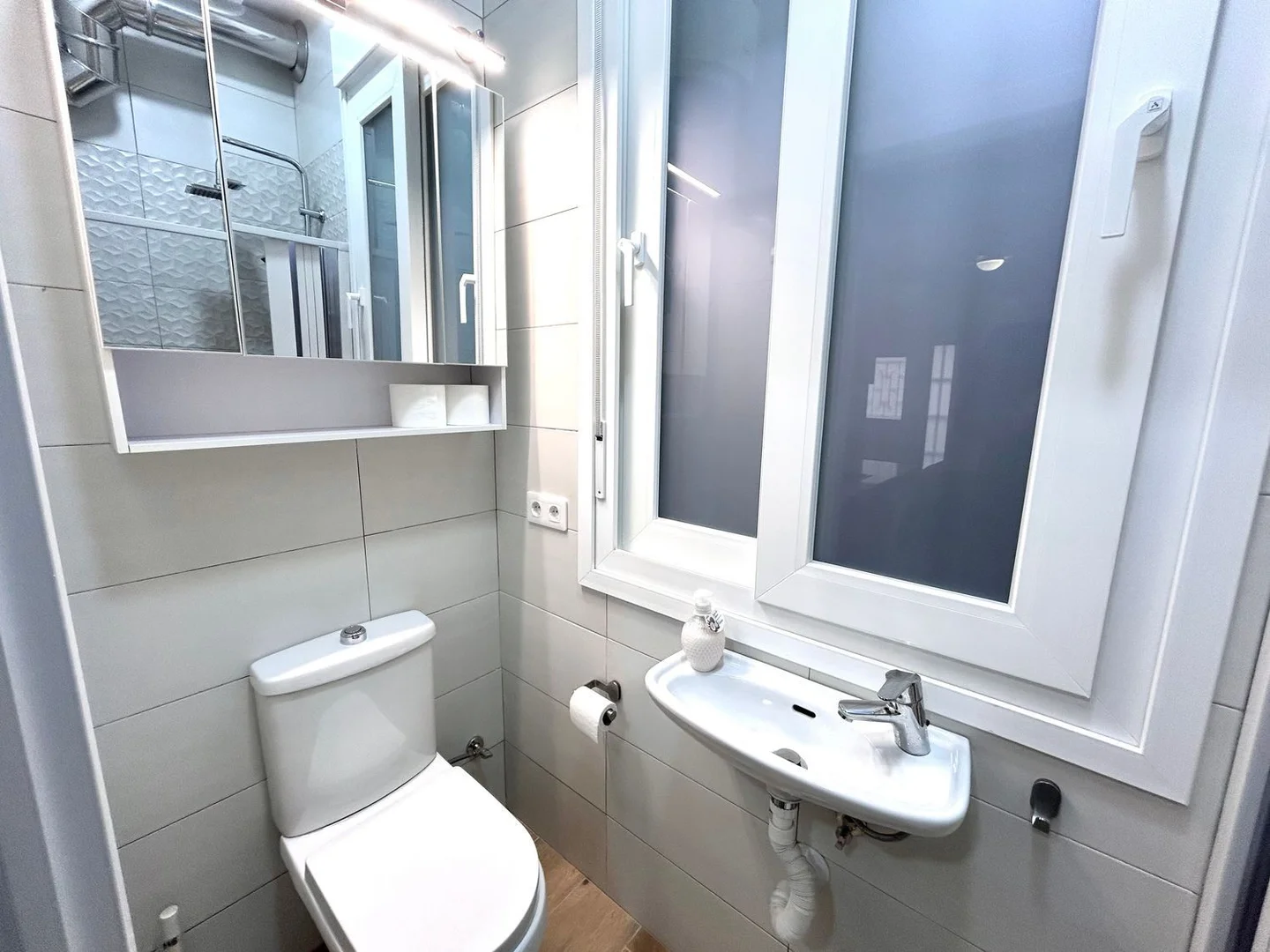 Estudio en Barrio Ramón de Carranza - Madre Rafols - Foto 3