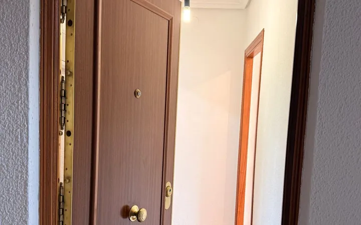 Piso en Calle de Valderrodrigo, 27, Valdezarza - Foto 2
