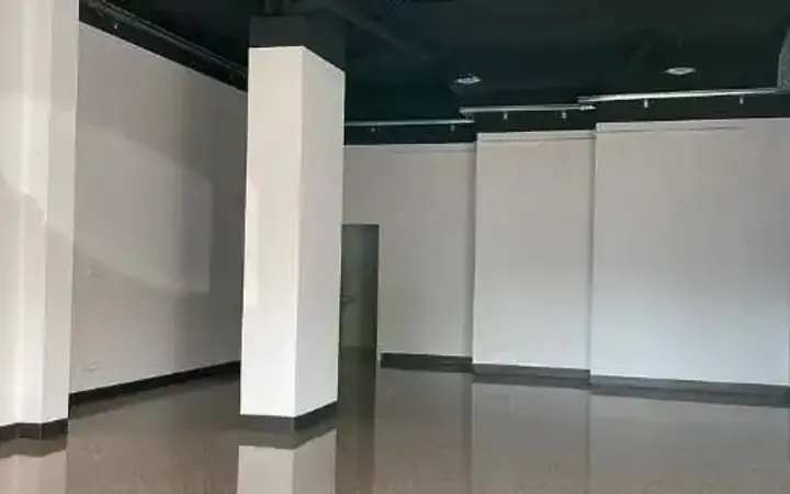 Local comercial en  Carrer del Concili de Trento - Foto 3