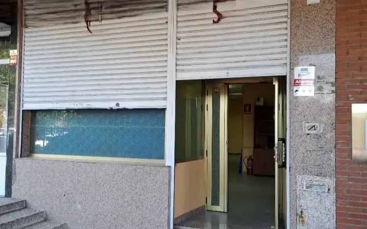 Local comercial en  Calle de León Felipe 4 - Foto 1
