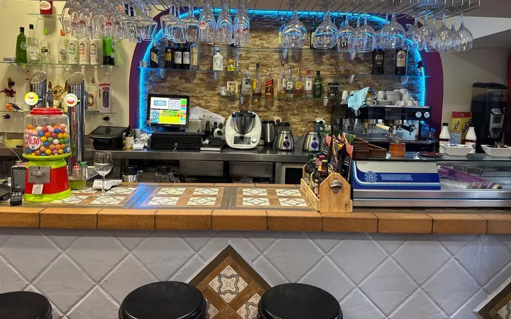 Local en Restaurante en Calle Arzúa, 37, Pinar del Rey - Foto 1