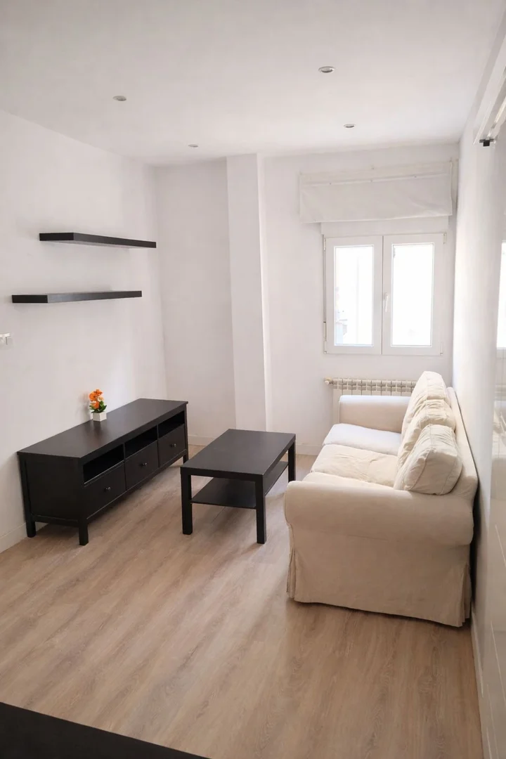 Piso en calle Regalada, 3