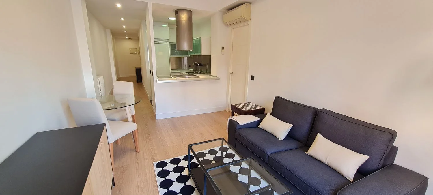 Piso en calle Santiago Bernabéu, 4