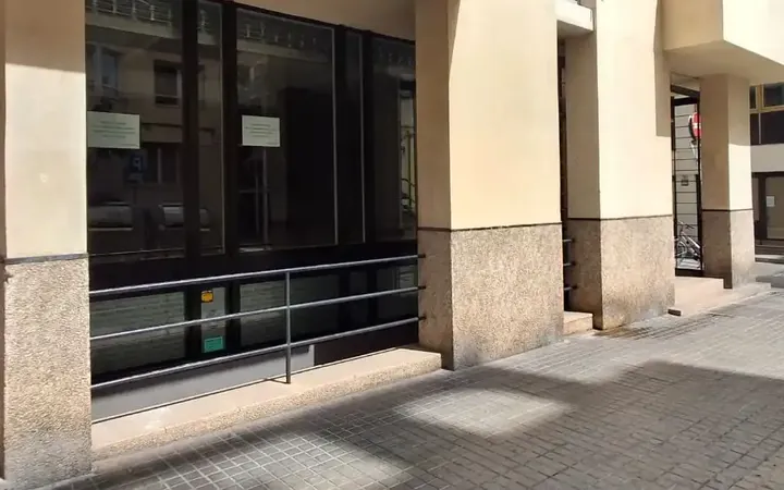 Local comercial en  Carrer dels Madrazo 54 - Foto 1