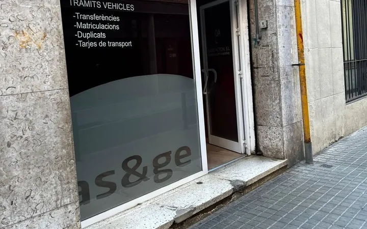 Local en Calle de Gayarre, Sants - Foto 1