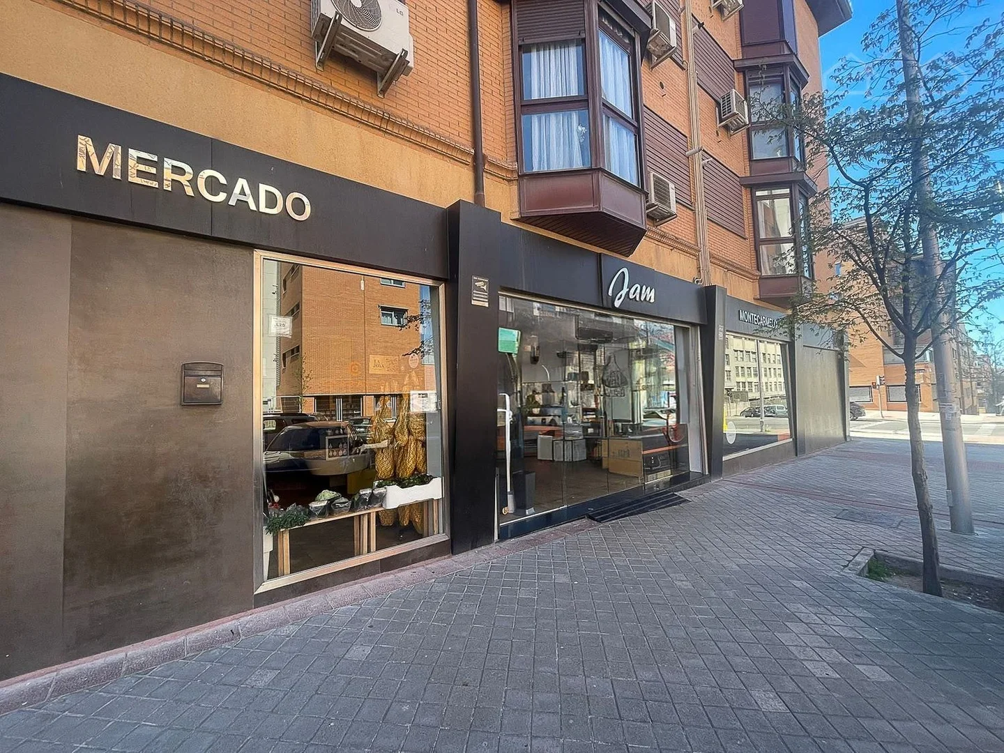 Local en rentabilidad en Calle del Monasterio de Sobrado - Foto 3