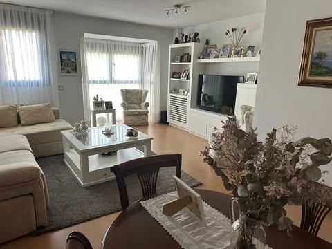 Piso en calle de Isabel Clara Eugenia, 4 - Foto 1