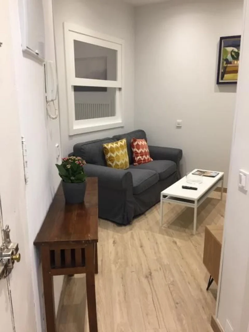 Piso en calle de Alonso Cano - Foto 1