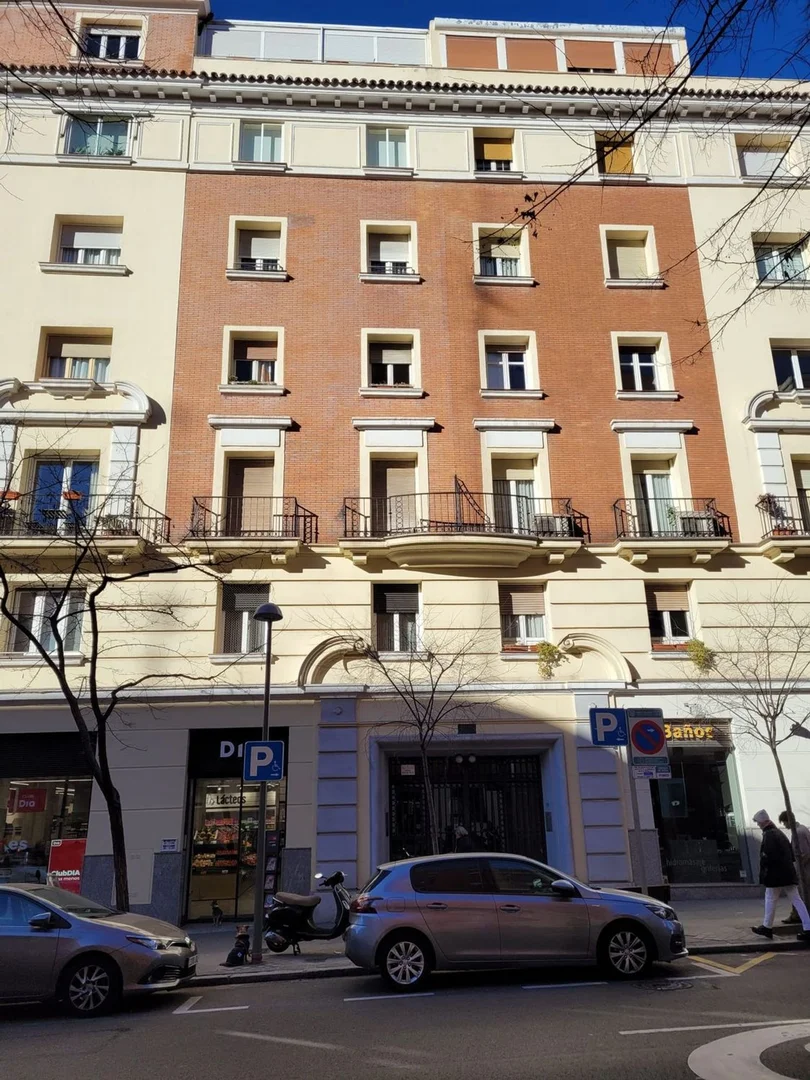 Estudio en Guzman el Bueno, 7 - Foto 11