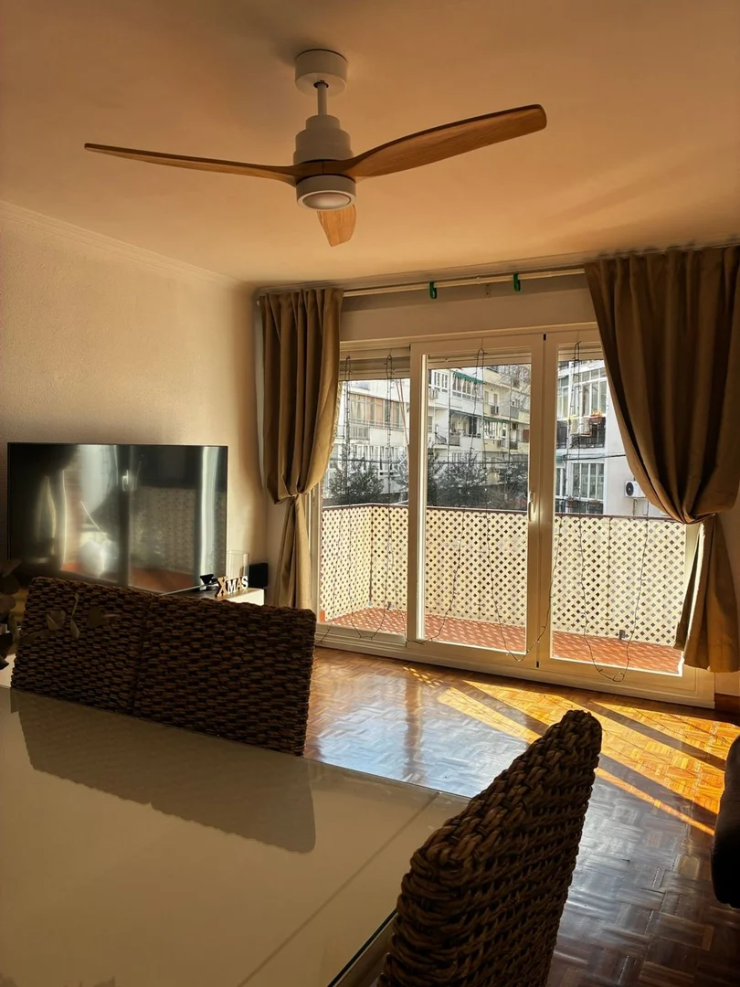 Piso en calle de Cartago, 27