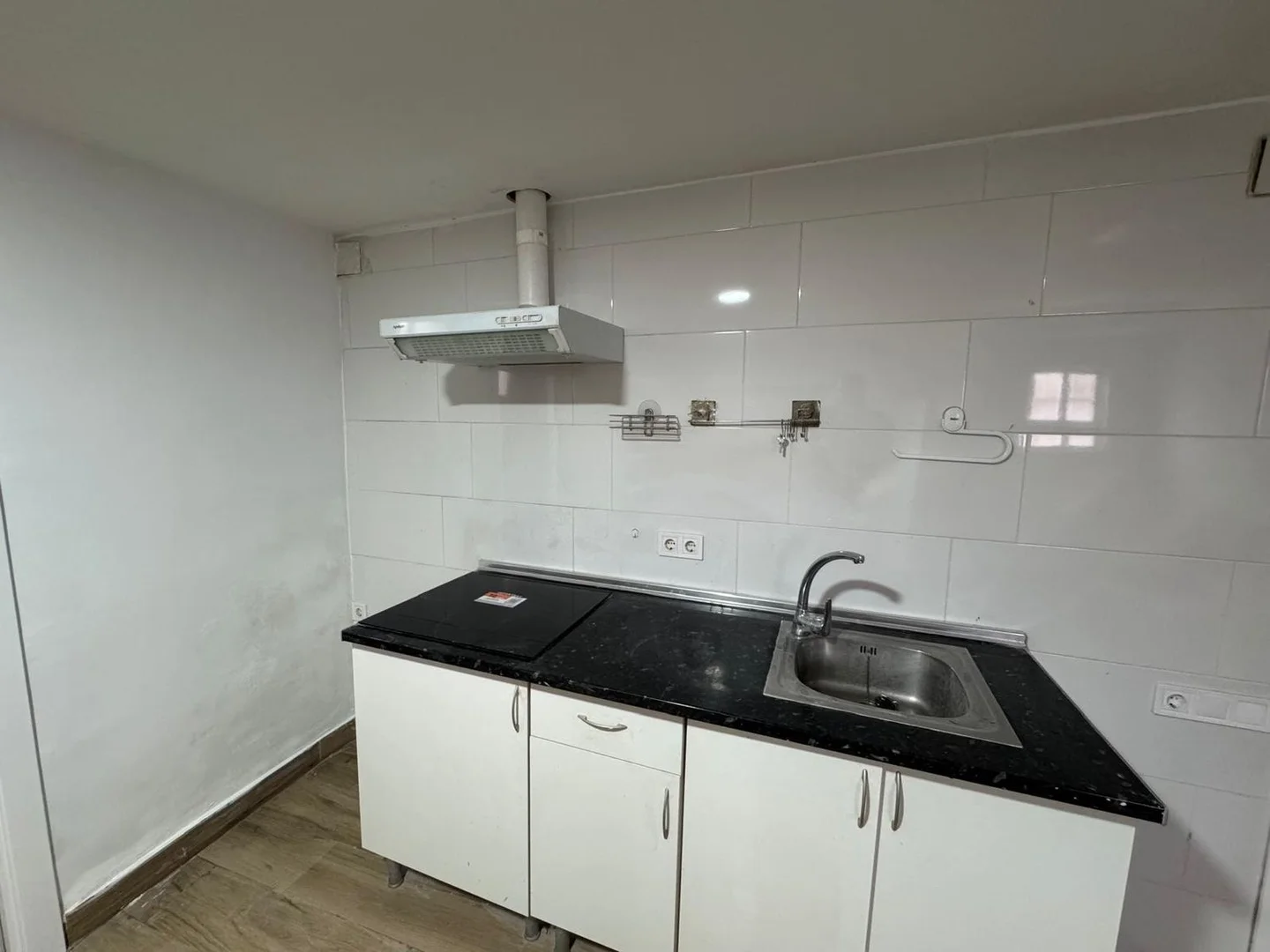 Estudio en plaza Roja de la Ciutat Meridiana, 1 - Foto 4