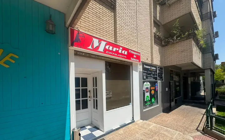 Local comercial en  Calle Almazán 38 - Foto 1