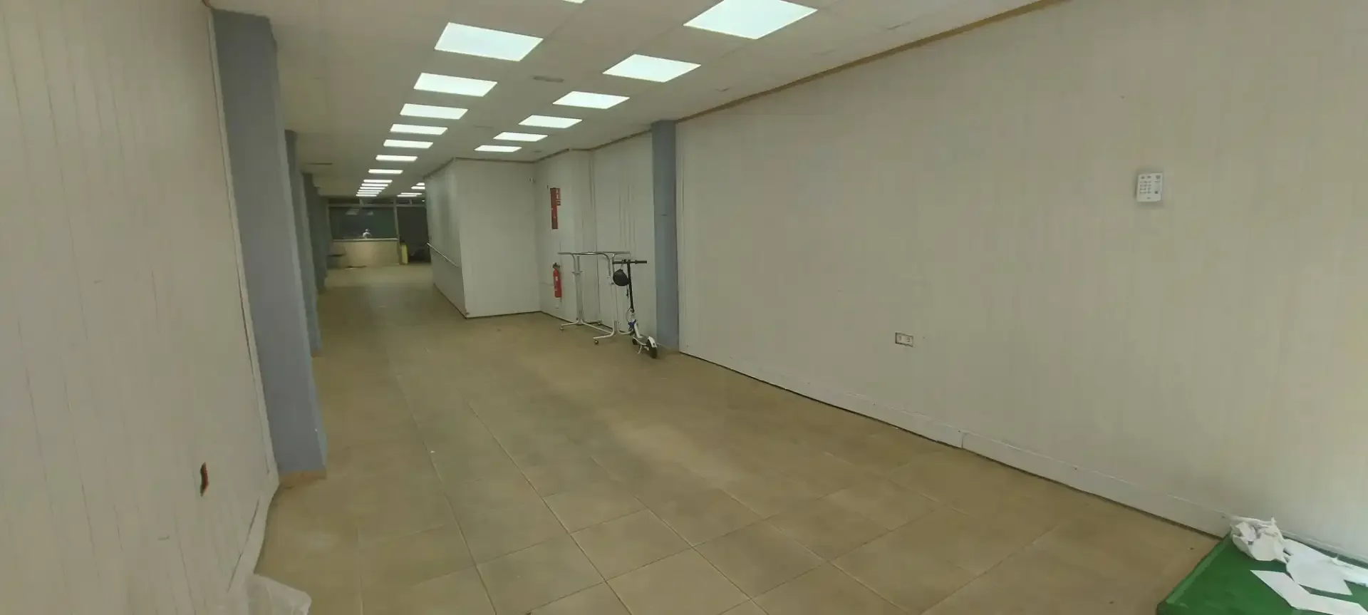 Local comercial en  Carrer de las Navas de Tolosa 303 - Foto 11