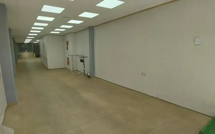 Local comercial en  Carrer de las Navas de Tolosa 303 - Foto 11