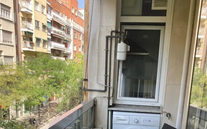 Piso en Calle de Guzmán el Bueno, 16 - Foto 2