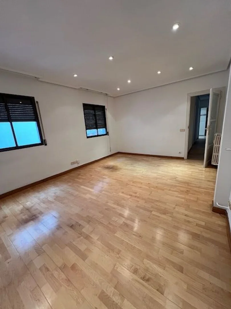 Piso en calle de Cartagena, 99