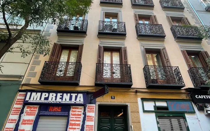Piso en Calle del Monte Esquinza, Madrid, 3, Almagro - Foto 1