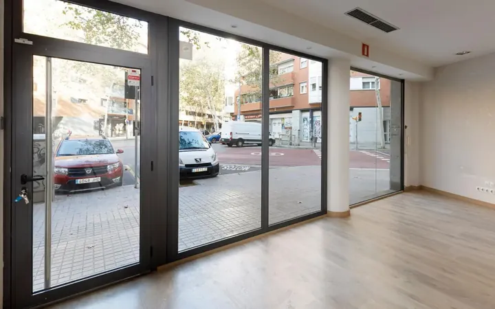 Local comercial en   CALLE BILBAO 180 - Foto 1