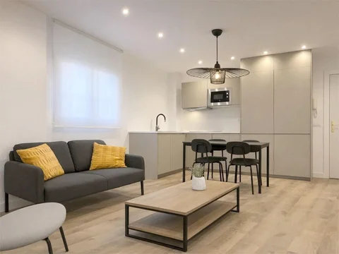 Piso en  Calle de San Leopoldo 10 - Foto 1