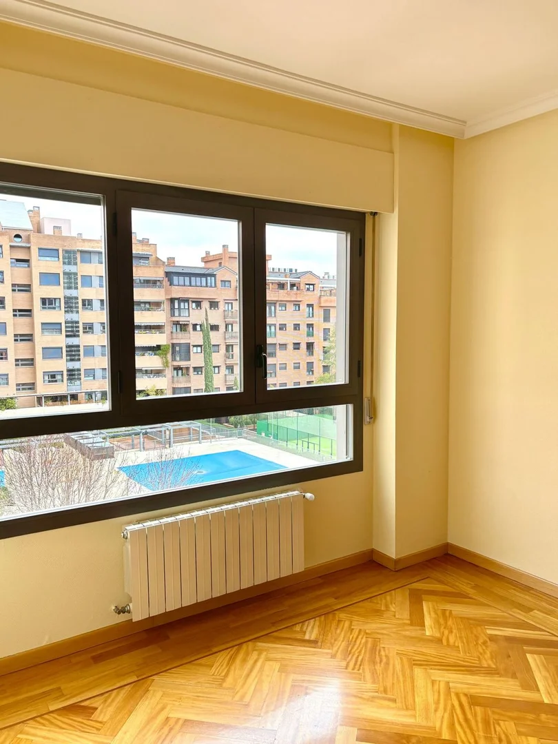 Piso en calle de Bustamante, 22