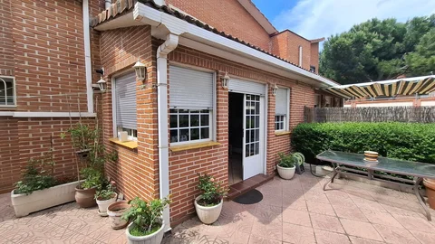 Chalet adosado en Calle Siempreverde, 10 - Foto 1