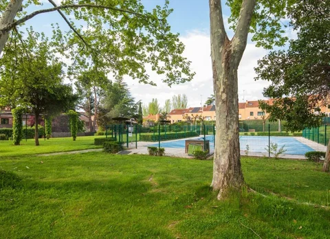 Chalet adosado en calle de La Rioja, 43 - Foto 1