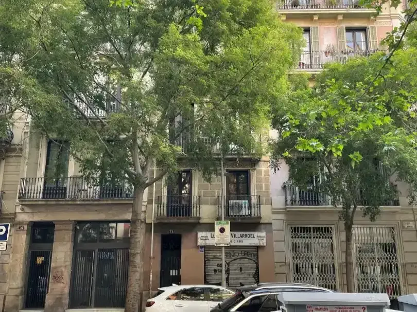 Piso en  Carrer de Villarroel 74 - Foto 2