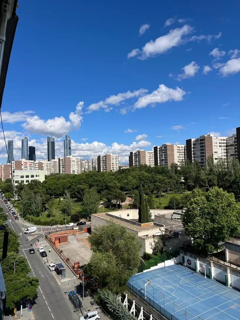 Piso en  Calle de Melchor Fernández Almagro 68 - Foto 6