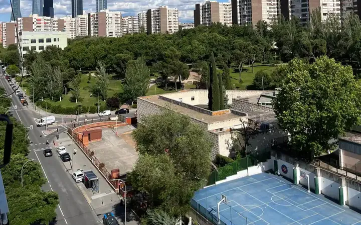 Piso en  Calle de Melchor Fernández Almagro 68 - Foto 6